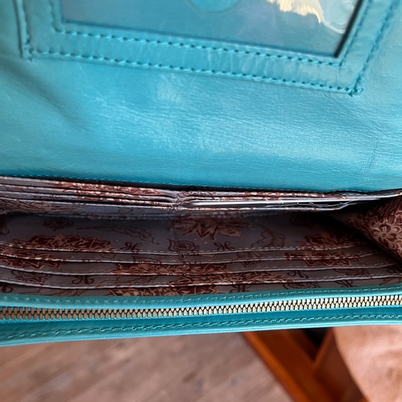 Hobo Leather Magnetic Closure adjustable strap with matching wallet - Picture 10 of 11